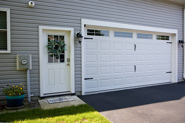 24/7 Emergency Garage Door Panel Replacement experts in Eucalyptus Hills, CA